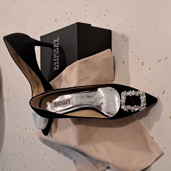 Badgley Mischka Shoes - NIB Badgley Mischka black satin pumps